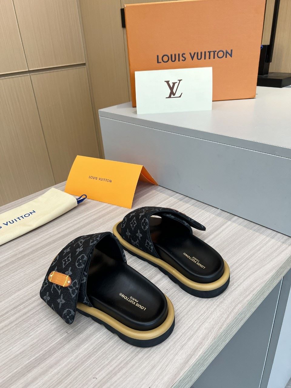 Louis Vuitton Slippers